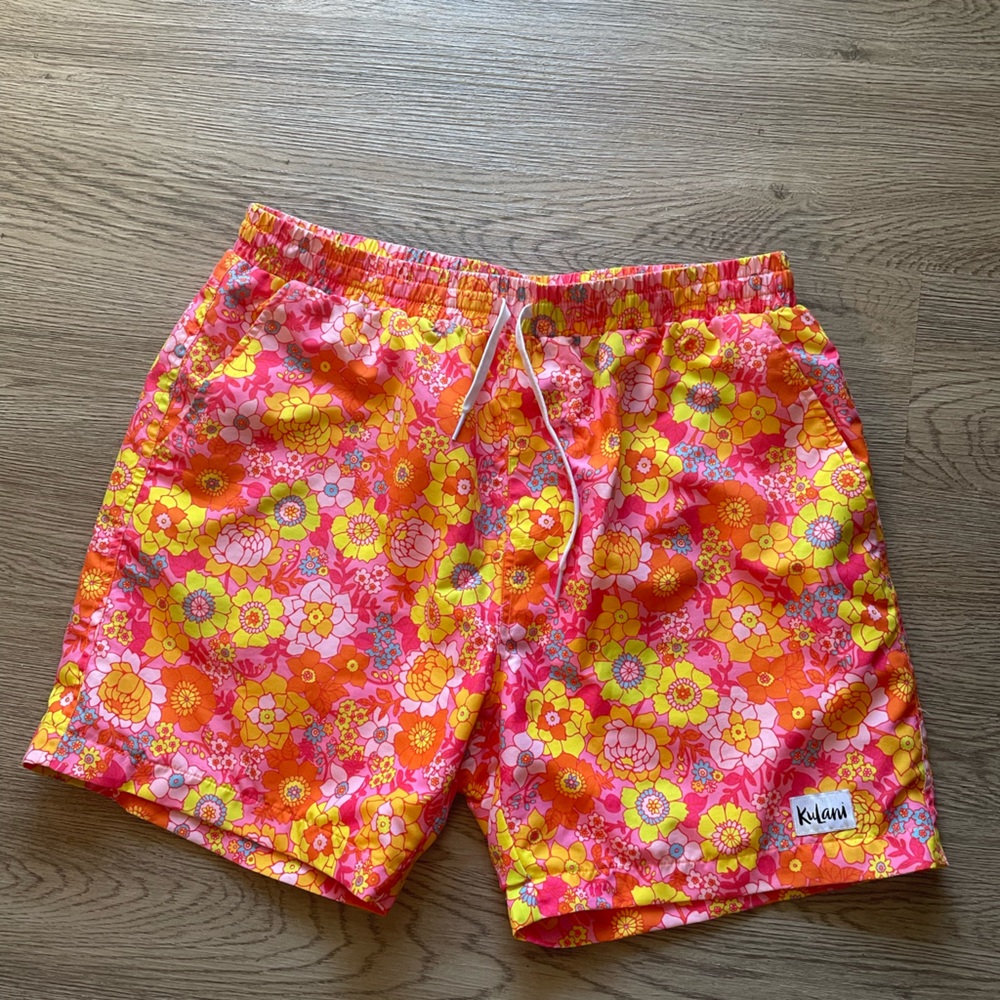 Kulani Kinis Mens Size Large Sunrise Sangria NWOT